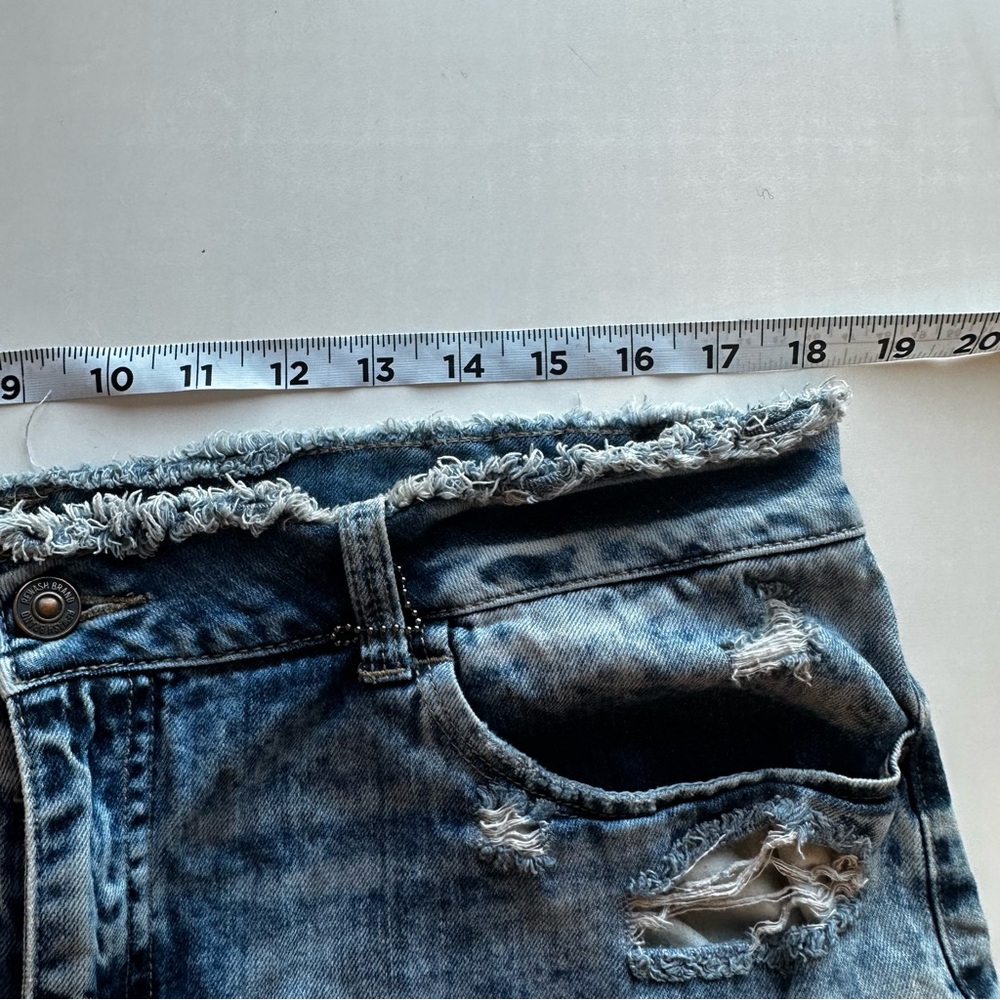 Women’s denim shorts size 17 washed distressed short booty cut‎ off blue country - Picture 5 of 5
